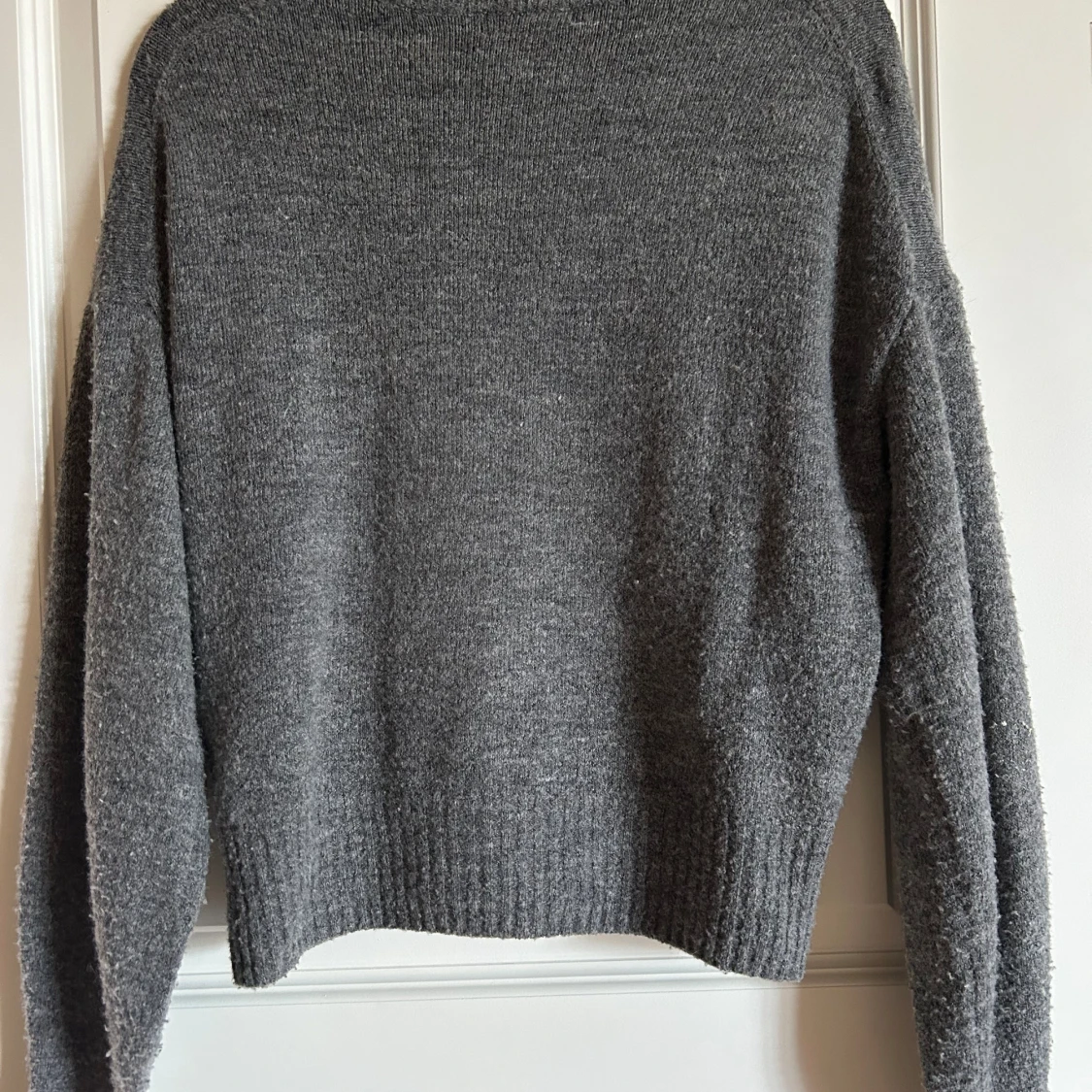 Grå stickad tröja - 92