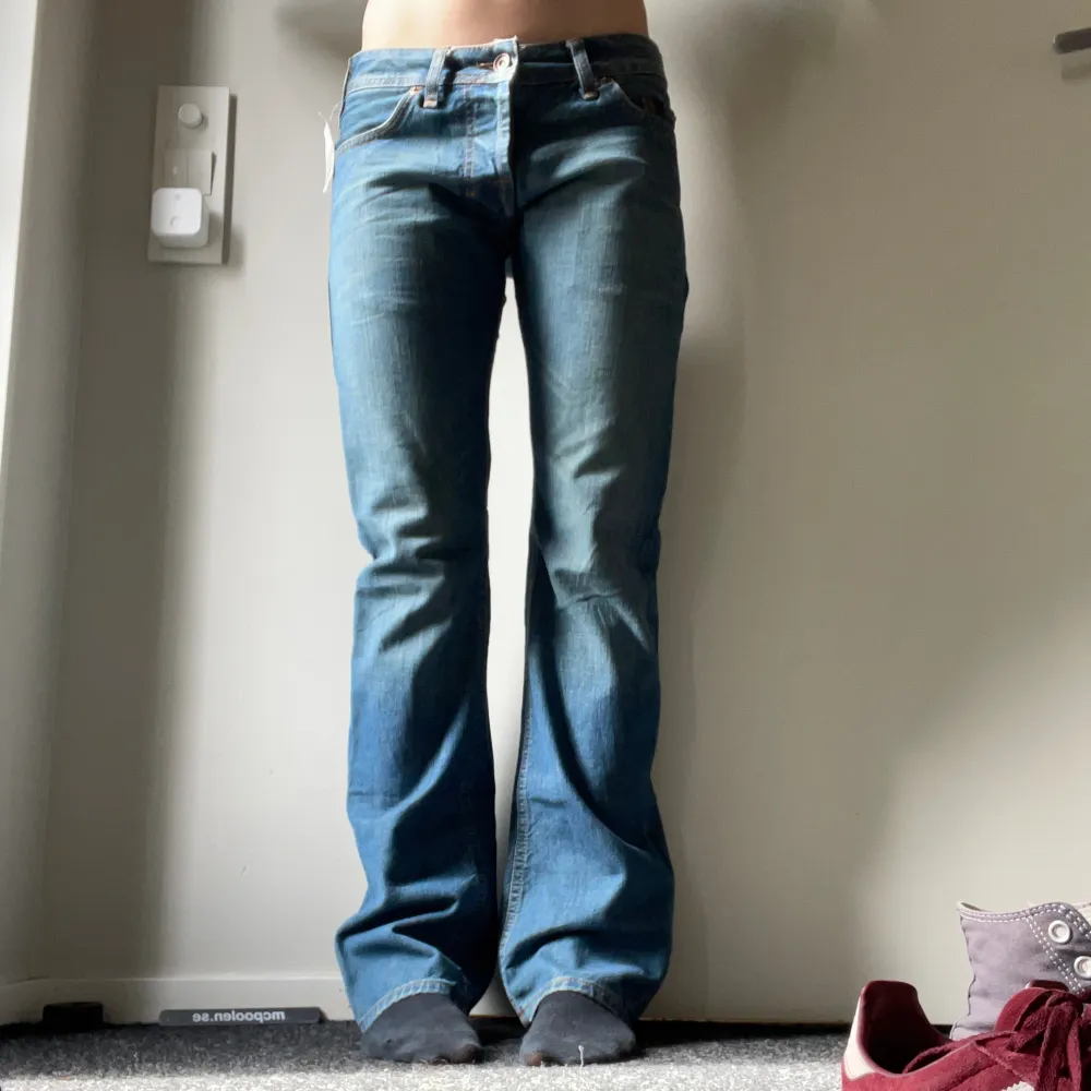 Lågmidjade bootcut jeans från LTB. Så snygg tvätt 😍😍😍 saknar storlek men passar S. Jeans & Byxor.