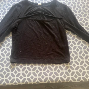 Svart tröja - Svart tröja i storlek 11-12