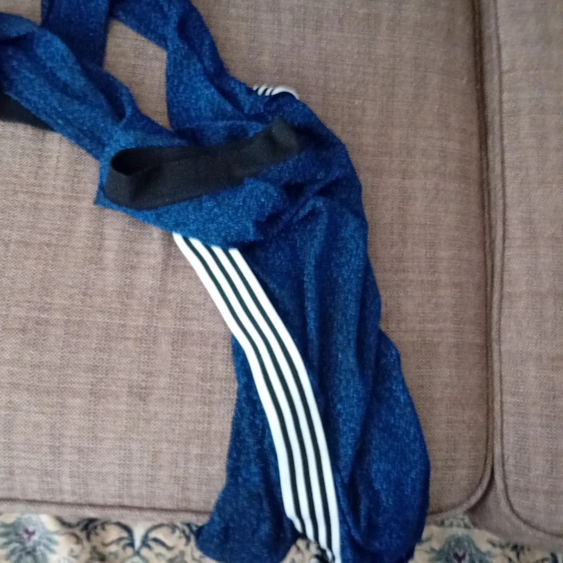 Glittrig blå kläning - 92