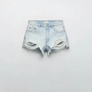 Zara shorts  - Säljer dessa super snygga shorts nu till sommaren! De kommer inte till användning längre då jag hittat ett par andra ❤️