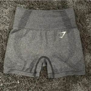 Gym shark - Säljer då dom blivit för små