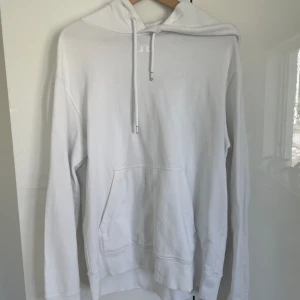 J.Lindeberg hoodie  - Bra skick, 8/10, perfekt nu inför sommaren med en lite tunnare hoodie, storlek L