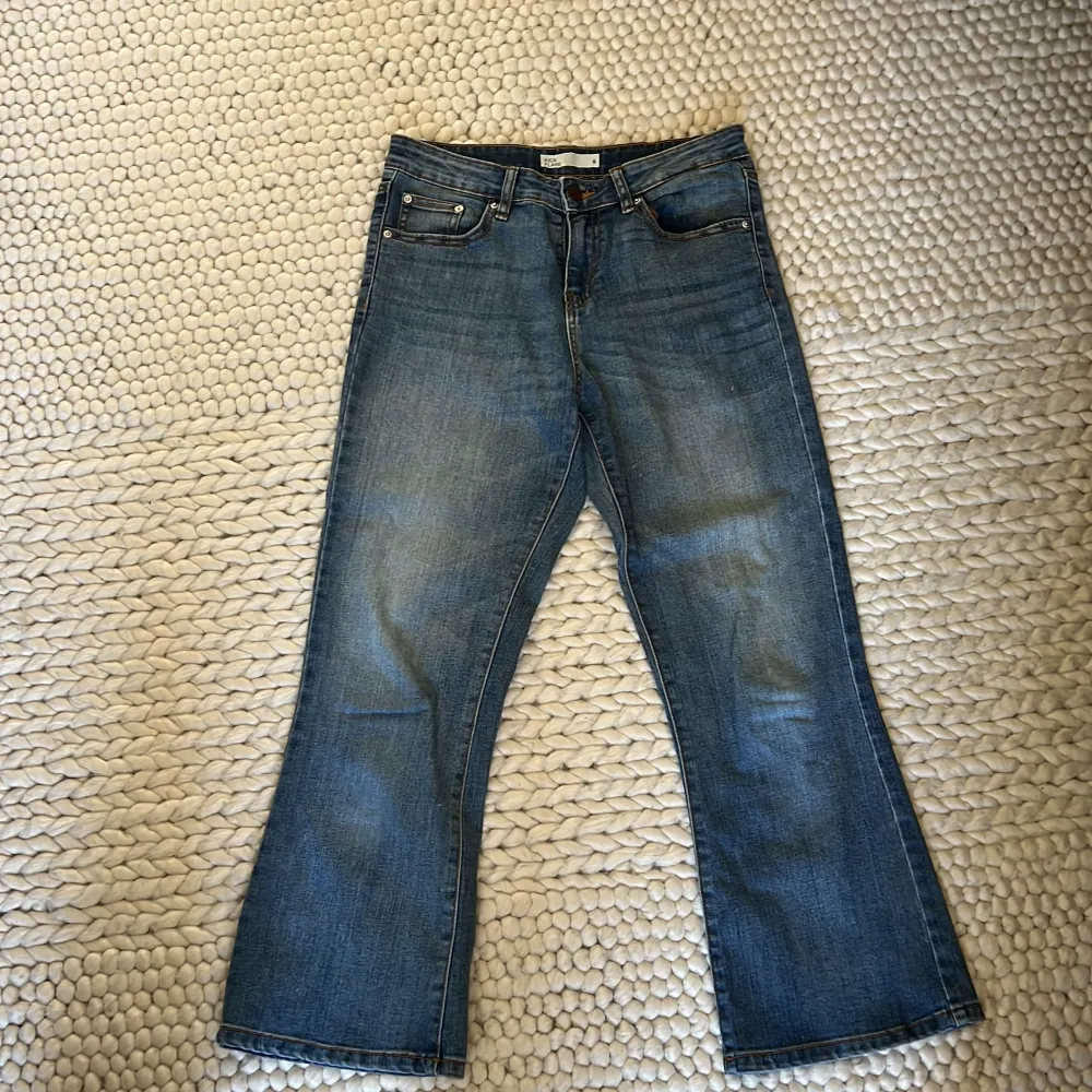 Snygga jeans i storlek S som använts fåtal gånger och är skit snygga på med inga defekter överhuvudtaget 💓. Jeans & Byxor.