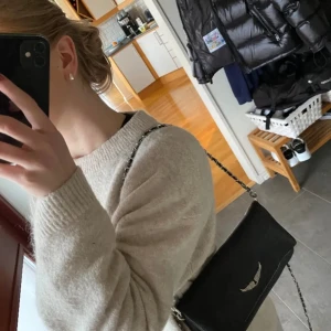 Zadig Voltaire väska - Hej hej, säljer min super fina Zadig väska som är i jätte gott skick, kvitto finns och äkthetsbevis 💓