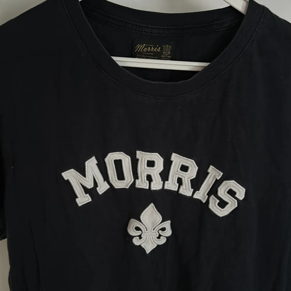 Tja säljer denna feta Morris t shirten perfekt nu till sommarn, inga defekter hör av vid funderingar. T-shirts.