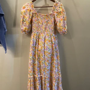 sommarklänning💐 - lång och blommig klänning perfekt till sommaren🩷🌸