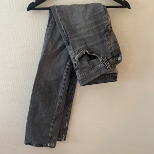 Nudie jeans - Riktigt snygga jeans från nudie, skicket är sådär där av priset🙌🏻