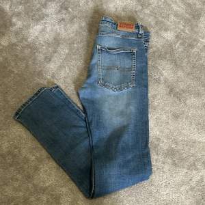 Tjo, säljer dessa feta jeans eftersom dom är för små, nypris runt 1000 