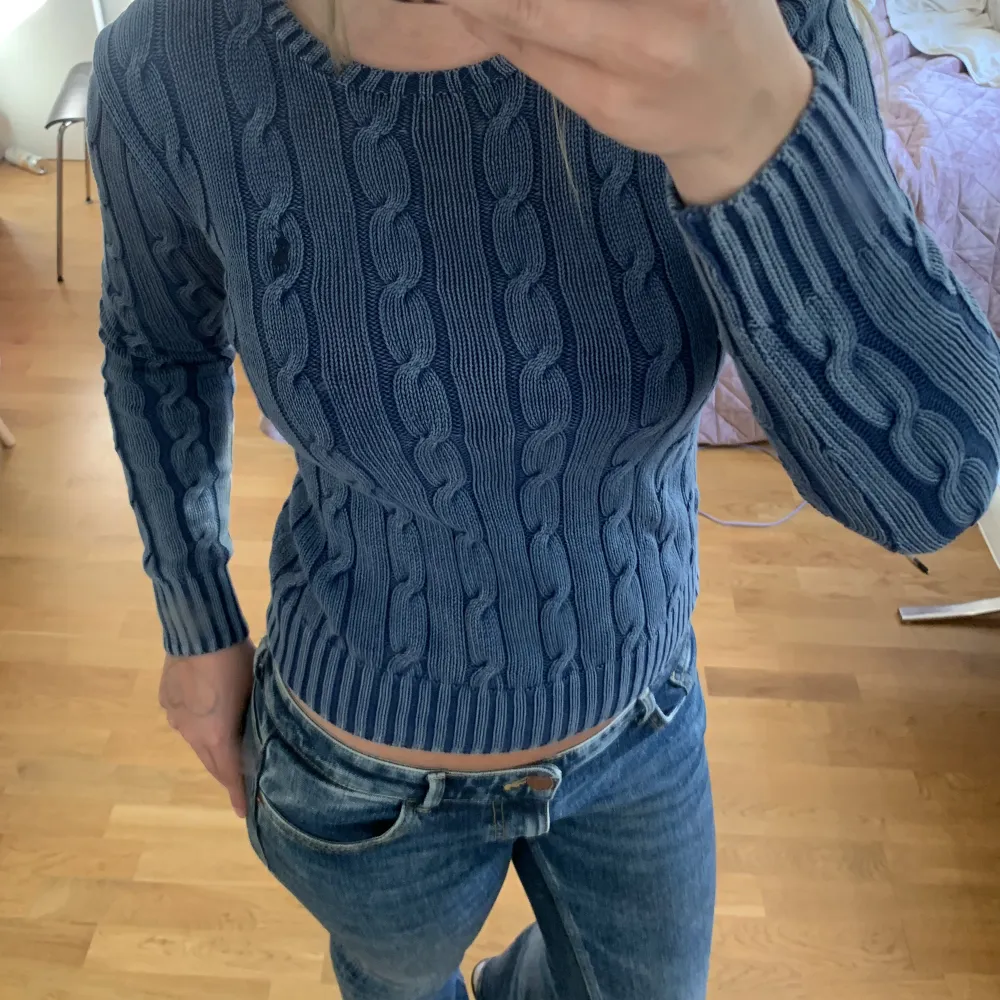 Kabelstickad Ralph Lauren tröja, tunn så perfekt till sommaren 👌inga defekter!!!. Tröjor & Koftor.