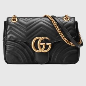 Gucci marmont väska  - Gucci marmont väska i medium. Använd endast en gång och den är som ny