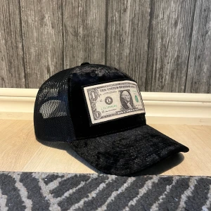 Velvet keps - En snygg keps från hatstore i fint skick.