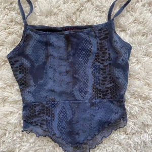 gulligt linne - jättefint linne som tyvärr har blivit för litet för mig. Skriv privat vid frågor💕