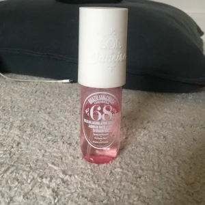 68 - Den är köpt för 300kr och lite mindre än hälften är använd. Jag säljer den för 120 + frakt💖 Frakten är 36kr💖💖