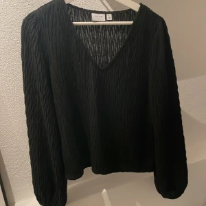 Långärmad blus  - V-ringad blus från vila i bra skick💗