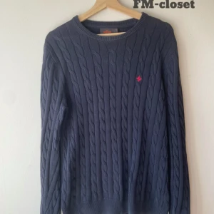 Morris Knitwear sweatshirt  - Tja säljer min Morris tröja då den inte kommer till användning längre tyvvär. Nu pris runt 1600 Kronor. Kom gärna med frågor vid intresse! Pris ej hugget i sten.