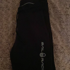 Säljer de - Säljer de här fina sail racing byxorna som inte kommer till användning 