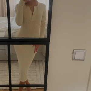 Klänning - Säljer denna klänning från prettylittlething. Storlek S. 