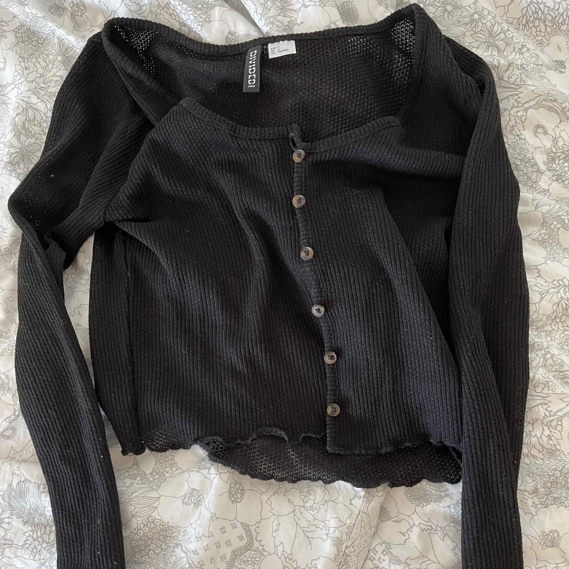 Svart topp med knappar - 90