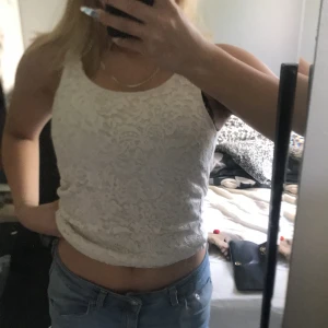 Två linnen använda 2 gånger  - Bra skick sitter jätte bra vit och rosa