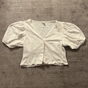 Vit blus - Söt vit blus, passar s/m