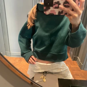 Grön hoodie  - Inga defekter