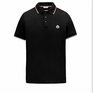 moncler pike - Säljer en äkta moncler pike köpt på NK göteborg. Storlek L, använd en sommar. Bra skick. 