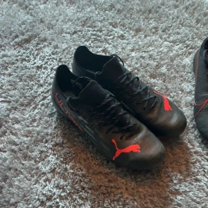 Puma ultra  - Puma ultra 42,5 i storlek. Bra skick och använda få gånger. 