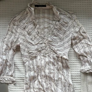 Vintage topp - säljer nu min mammas fina toppar från 90- och tidigt 00-tal! passar mig bra som vanligtvis bär S💓 Kom med prisförslag!