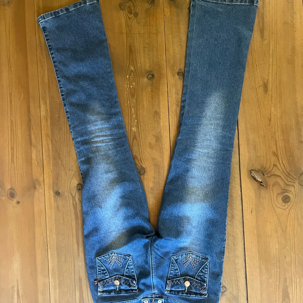 Omsydda till lågmidjat men det syns inte så mycket på💕. Jeans & Byxor.