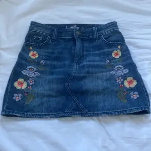 Säljer denna jätte fina jeans kjol