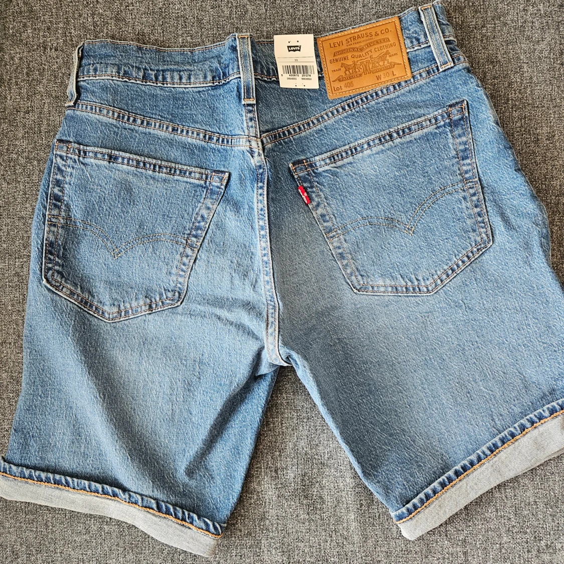 Nya jeansshorts från Levis - 90