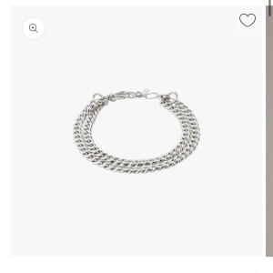 Pilgrim armband - Säljer nu mitt jätte fina silver armband från pilgrim. Kolla gärna min andra annons med annat från pilgrim. 💖