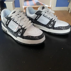 Louis Vuitton skor - Säljer ett par Louis Vuitton skor, aldrig använda, jätte bra kvalite