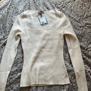 Beige topp - Helt oanvänd från hm.