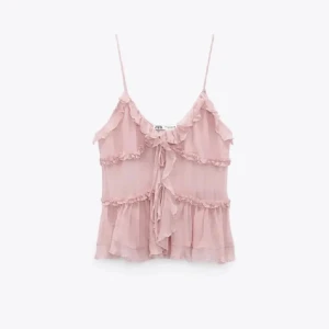 As snygg top - En super söt och fin top från zara som är perfekt nu till sommaren! Toppen skick! 