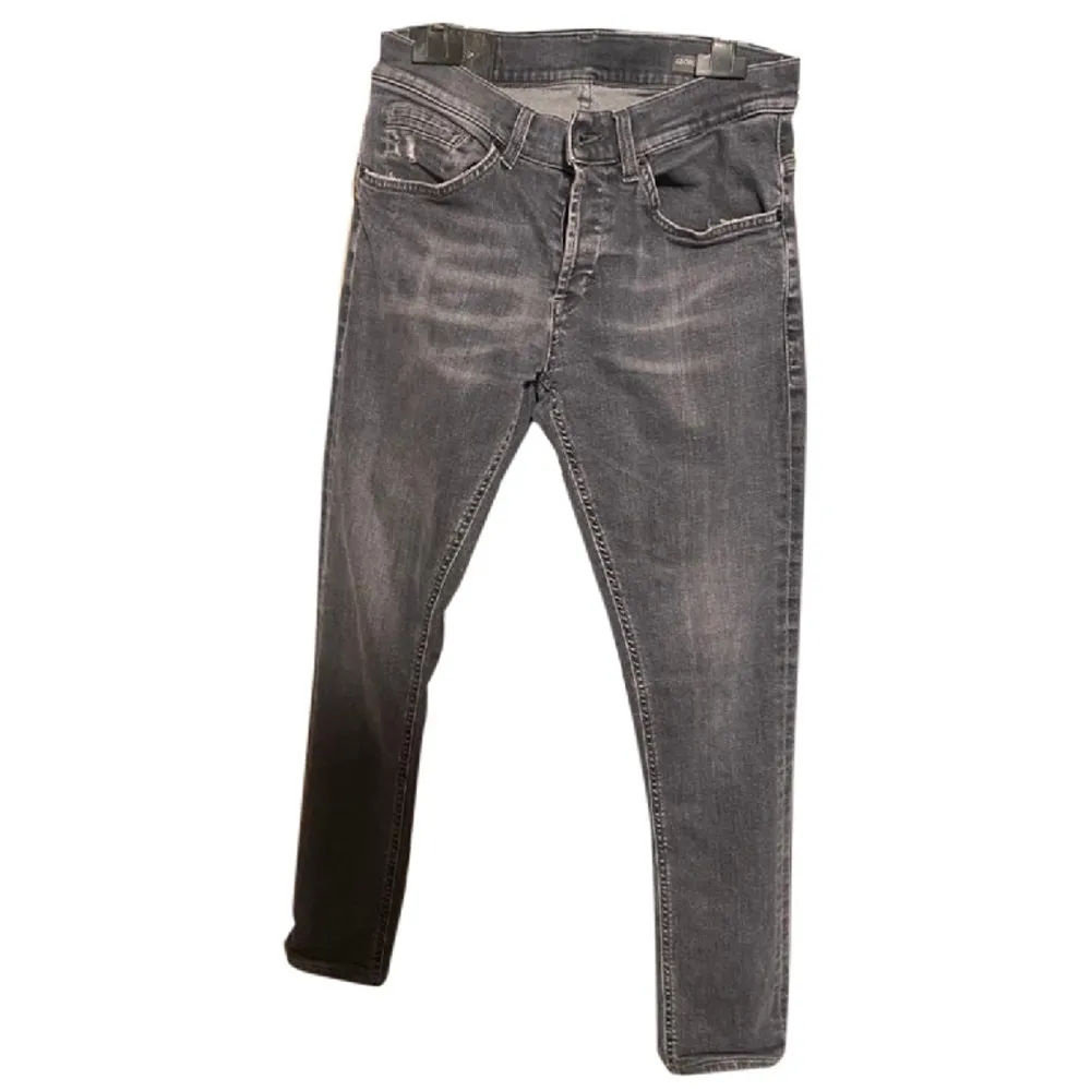 Hej! Säljer dessa Dondup jeans i passformen ”George”. Hör av er kring funderingar!. Jeans & Byxor.
