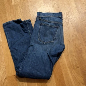 Rag & Bone - Säljer nu dessa sjukt snygga Rag & Bone jeans | skick 9/10 | ny pris 799 kr | mitt pris 249 kr | Fit 2 slim leg |Hör av dig vid lilla minsta fundering 😁🤝
