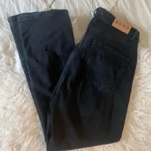 Jeans från NA-KD, storlek 38. Använda men i gott skick ✨