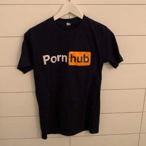 Rolig pornhub t shirt som bara är testad en gång.