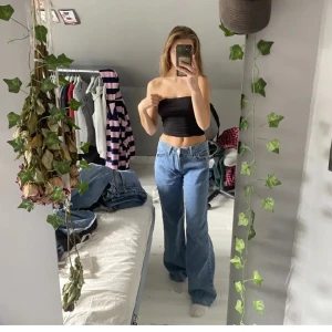 Lågmidjade jeans - Lågmidjade jeans i fint skick!! Storlek S. Jag på bilden är 164💞