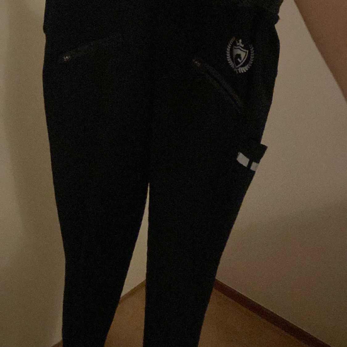 Grå,svarta ridbyxor