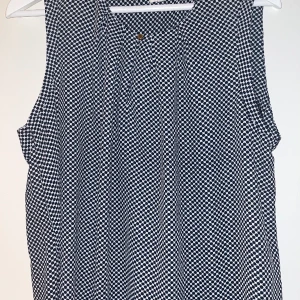 Mönstrad Holly & Whyte-blus i nyskick! - Endast testad, nyskick.