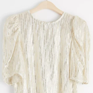 Lindex blus - Så fin och somrig!! Säljer min Lindex blus som är slutsåld 💕💕 HELT OANVÄND 