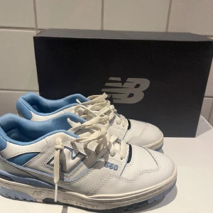 New Balance 550 - Säljer dessa 550 för de var lite för små. Använt ca 1-2 gånger.  Storlek 41 Skick 9/10 Nypris: 1899kr