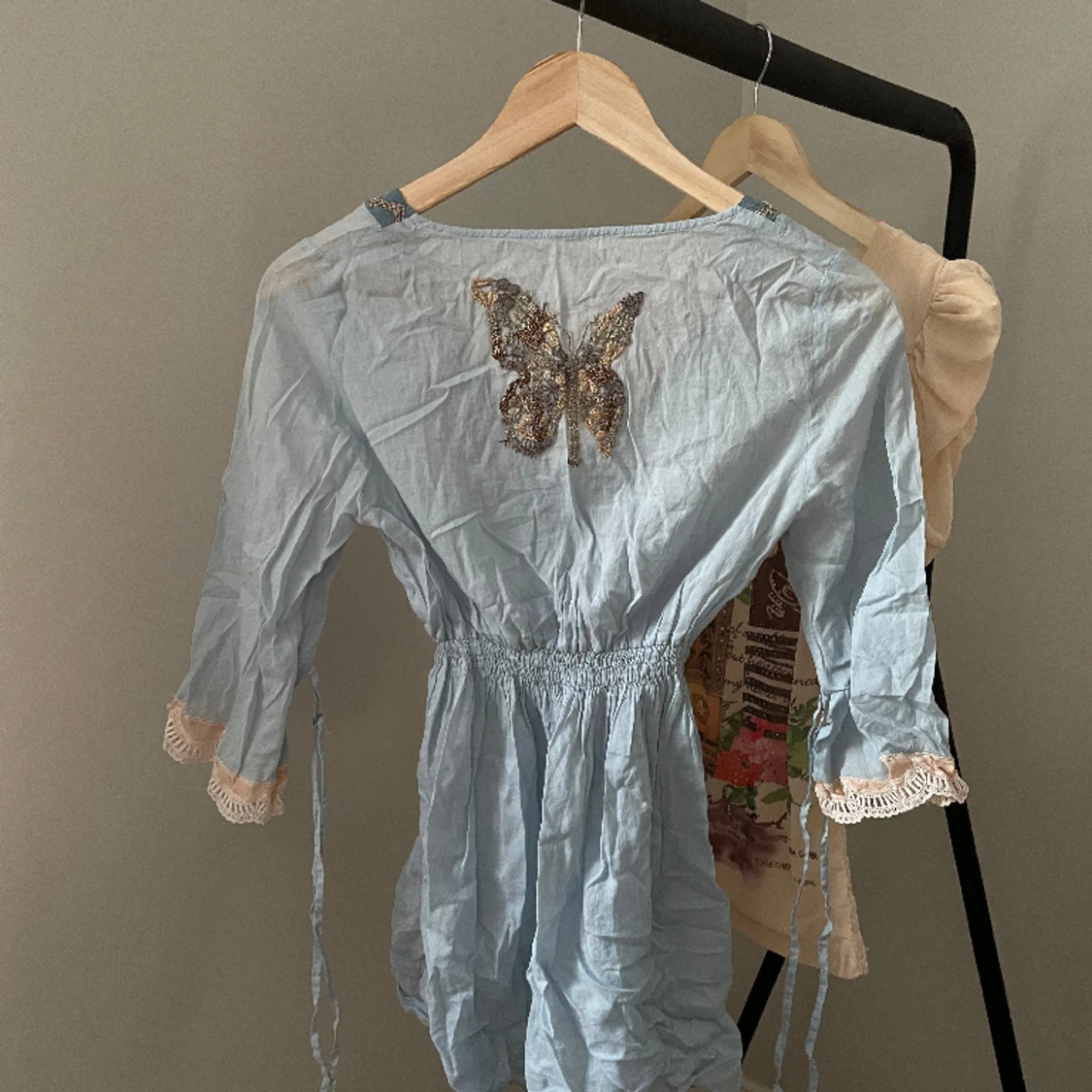 Butterfly detailing  - 90