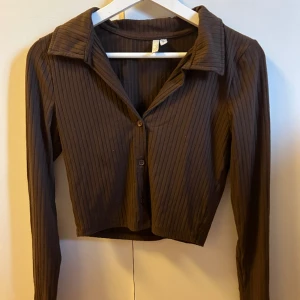Långärmad topp - Brun långärmad topp, storlek S. Säljer för 120kr plus frakt!💕