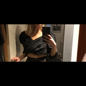 Offshoulder topp  - Offshoulder topp från Gina 