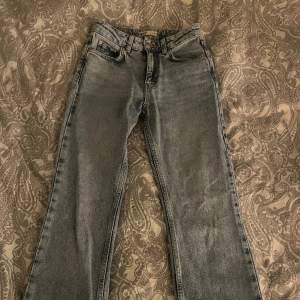 Säljer dessa jeans från Gina Tricot pga. att dom inte kommer till användning.