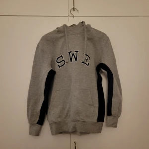 SWE - hoodie - Hoodie i fint skick. Aldrig använd.